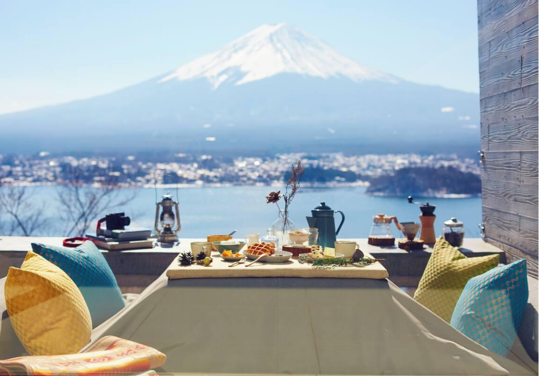 Nuit insolite avec vue sur le Mont Fuji au Japon