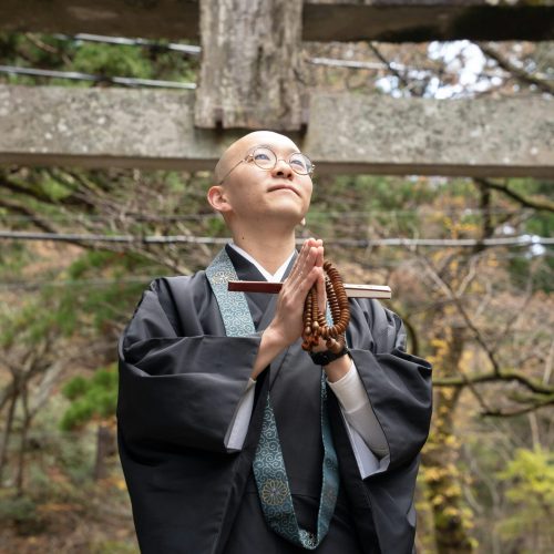 Méditation zen dans un temple bouddhiste